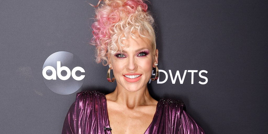 'DWTS' pro Sharna Burgess shares which 'difficult' celebrity she couldn't 'be alone in the room with' - Vimarsana News