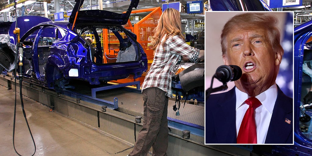 Donald Trump calls on auto workers union to make ending EV mandates priority in high-stakes negotiations - Vimarsana News