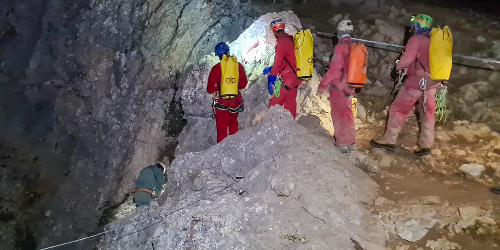 American climber Mark Dickey rescued from Turkish cave more than a week after becoming ill - Vimarsana News