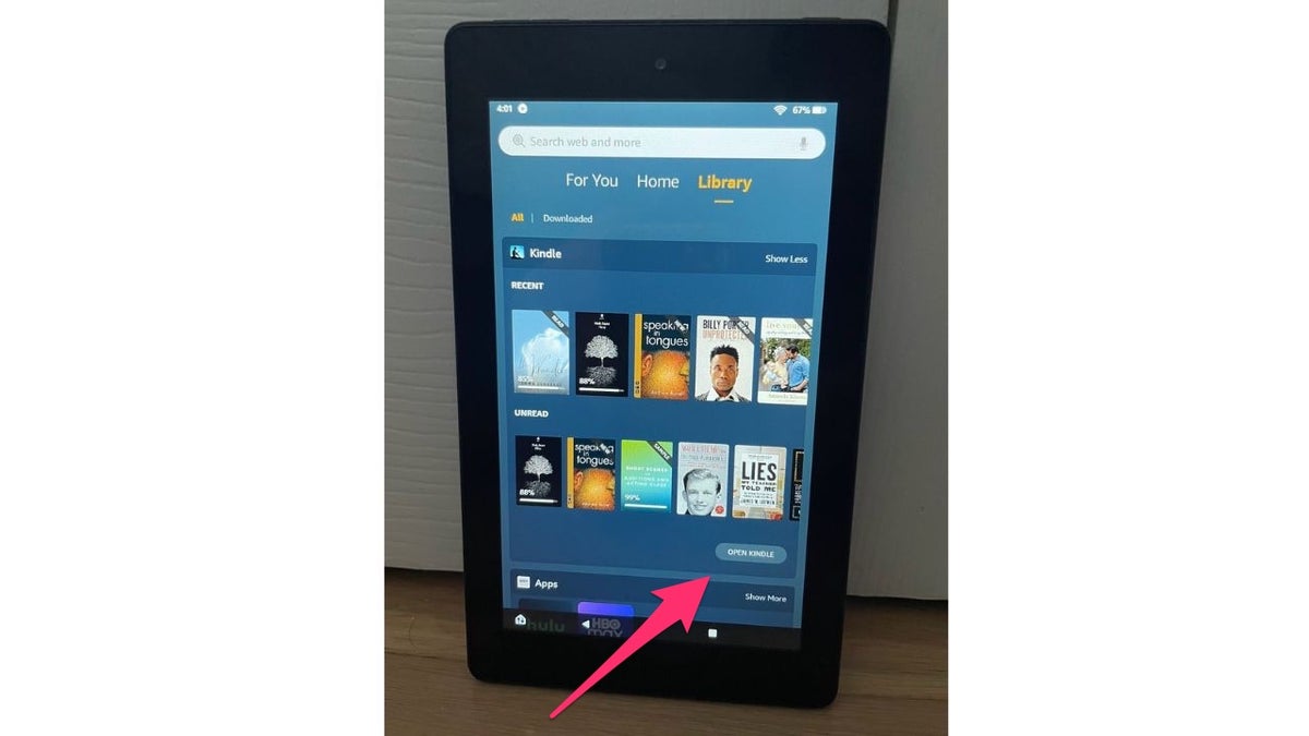 Punane nool, mis osutab Amazon Kindle'i vahekaardile Open Kindle