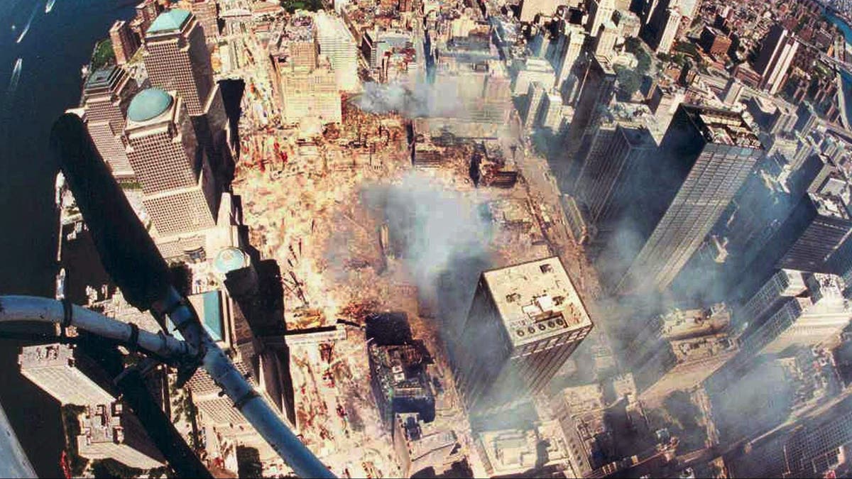 Небоскребы 2001. Башни-Близнецы 11 сентября 2001. Башни ВТЦ 11 сентября 2001. Всемирный торговый центр в Нью-Йорке башни Близнецы.