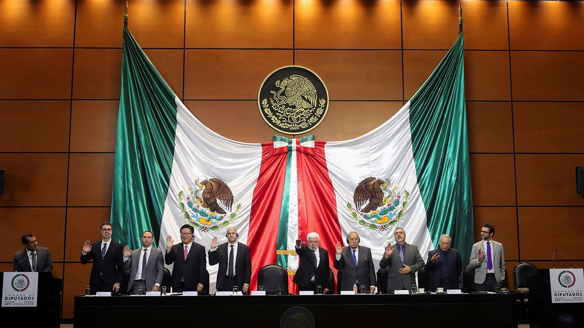Mexican congress UFO hearing witnesses sworn in