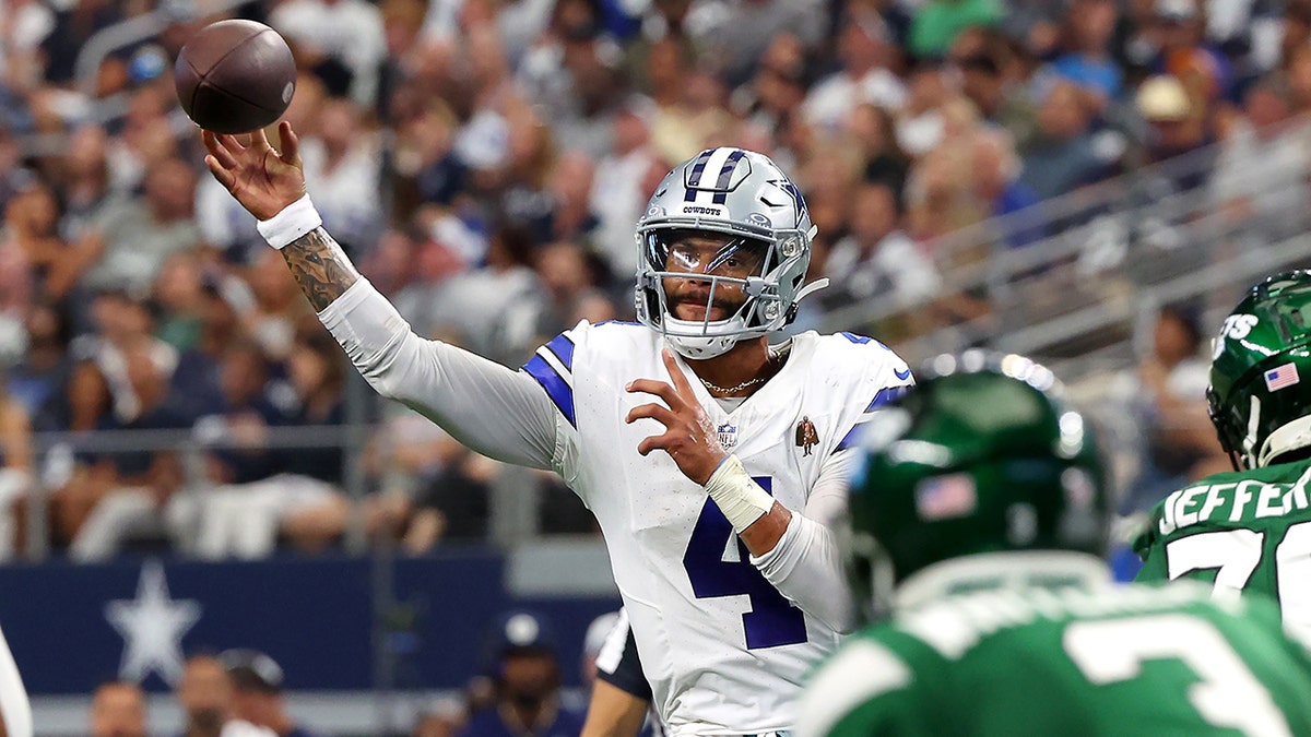 Dak Prescott throws