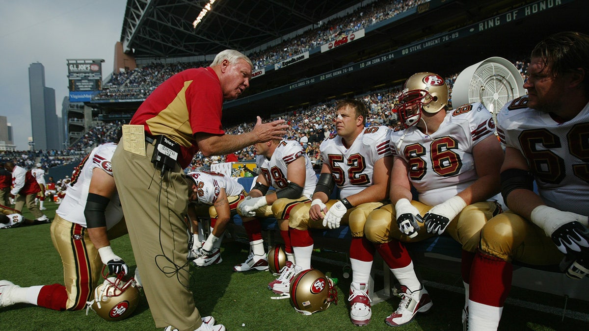 Niners coach talks with bench