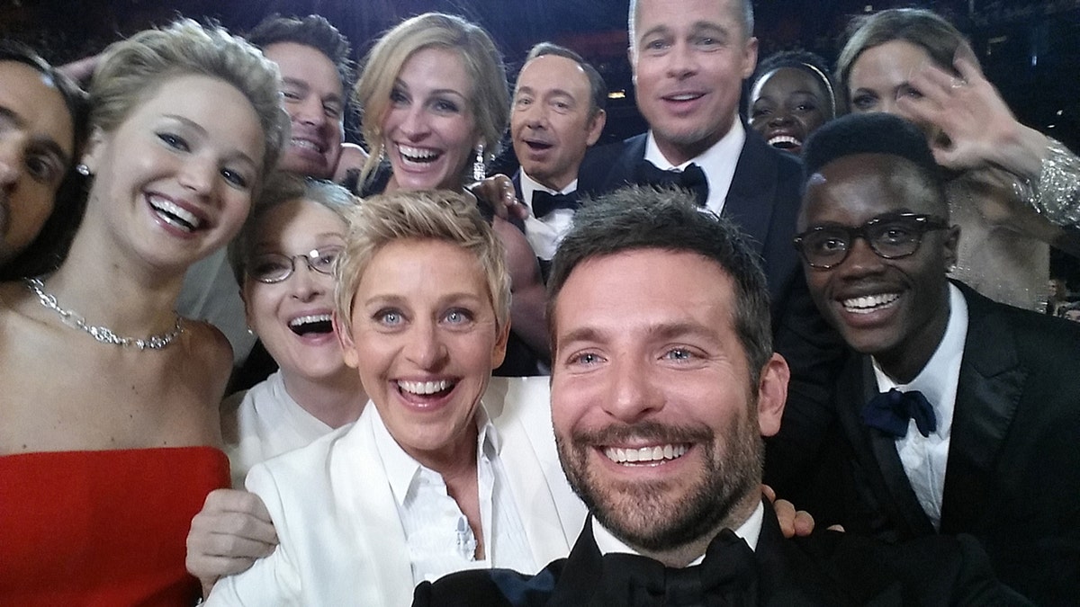 Ellen Degenres selfie