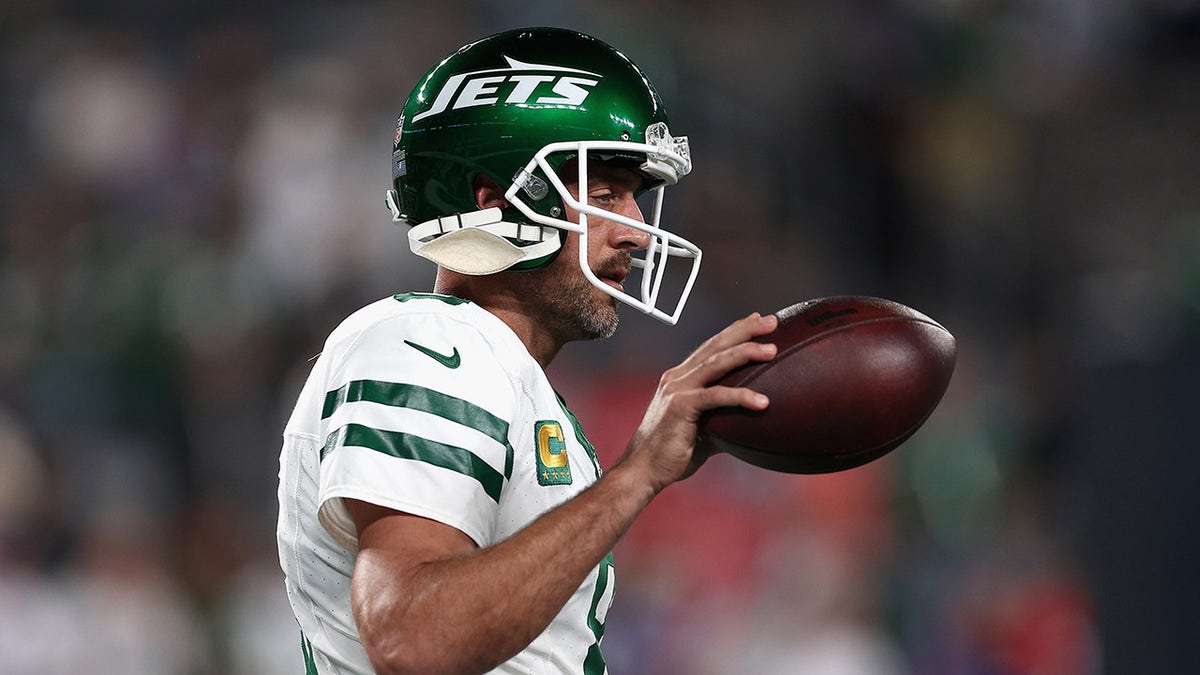 Jets' Robert Saleh Says Aaron Rodgers Believed To Have Suffered ...