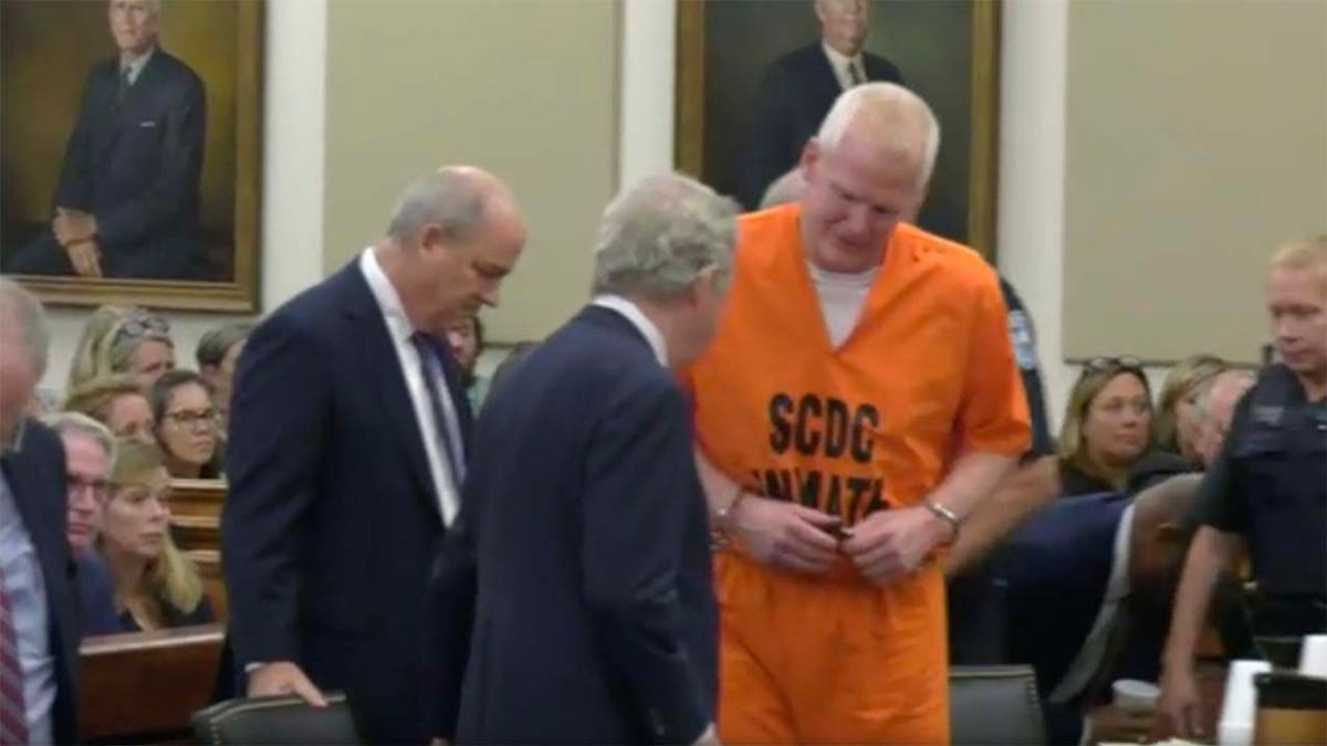 Alex Murdaugh wears an orange jumpsuit.