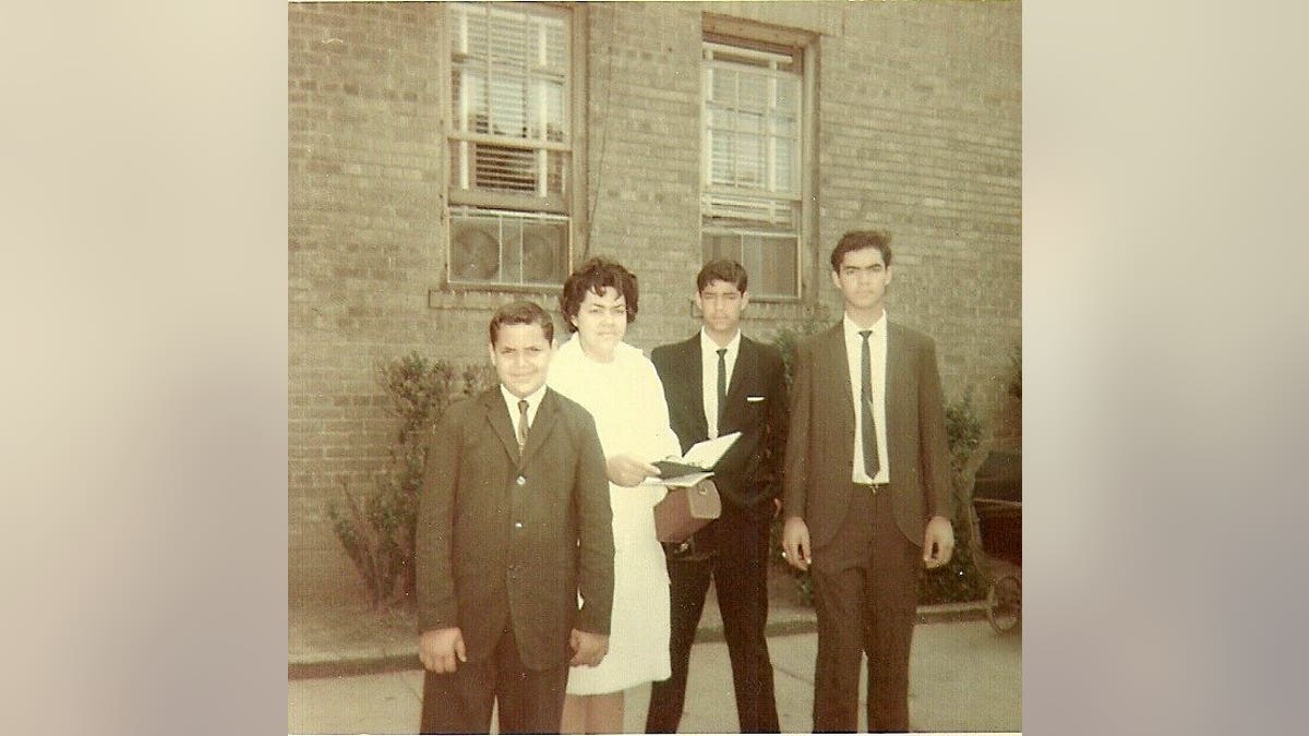 Alex Sanchez with mom and brothers in 162