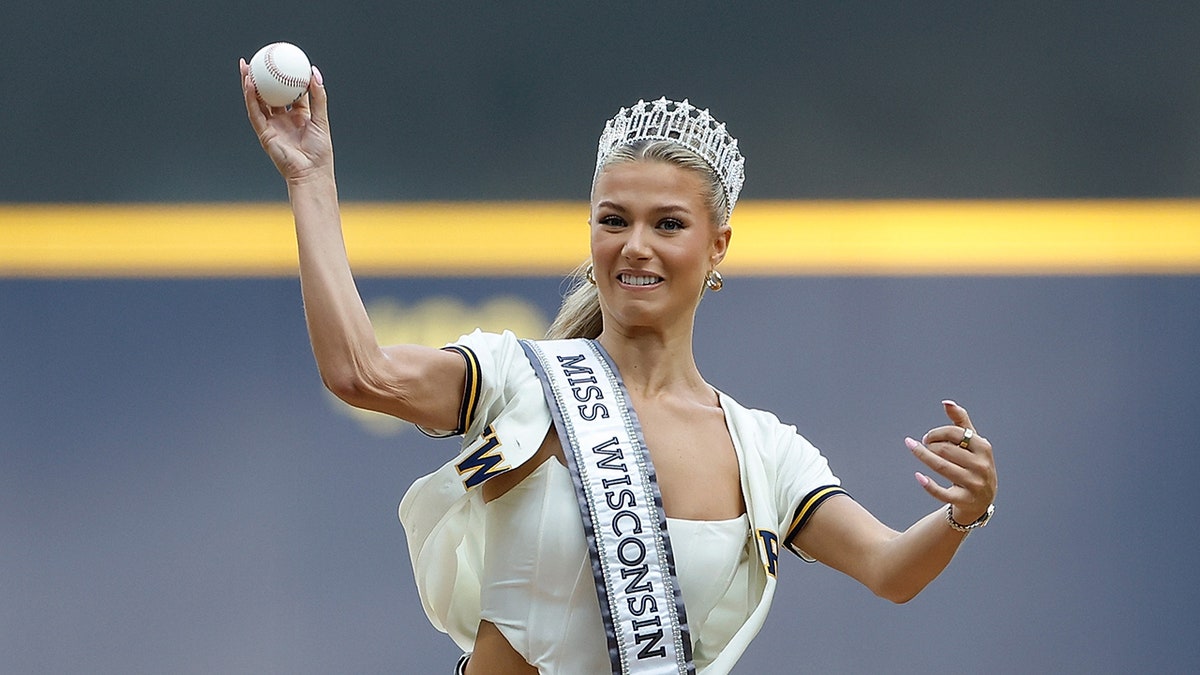 Alexis Loomans first pitch