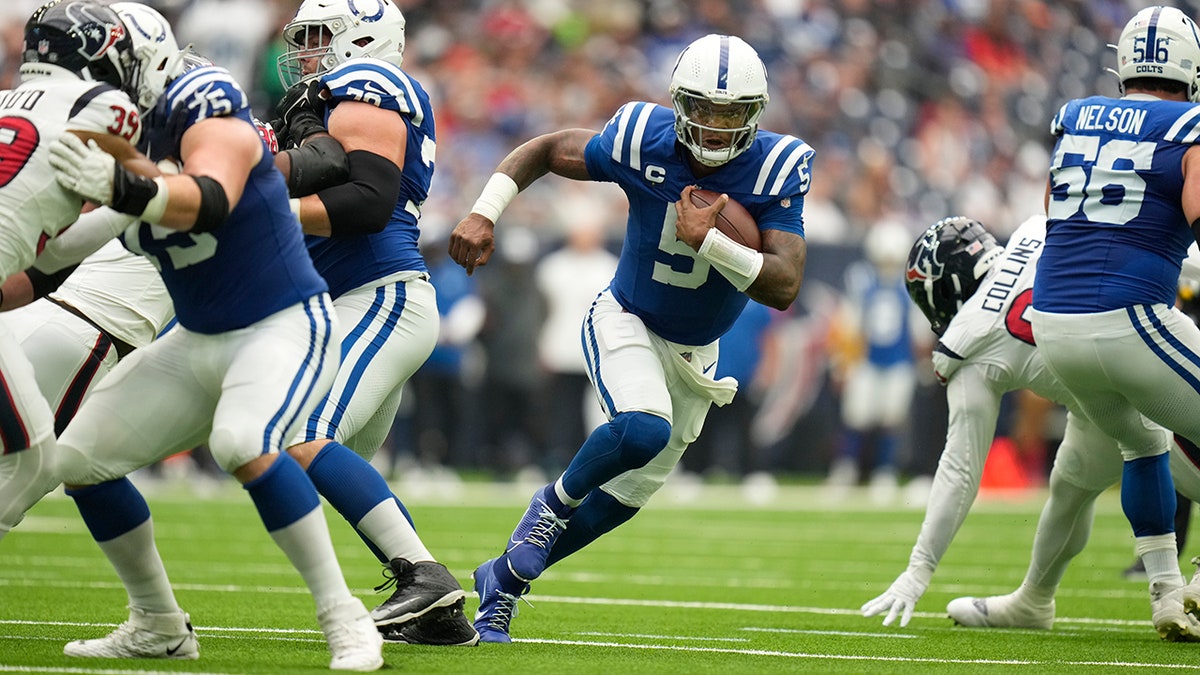 Anthony Richardson runs for a TD