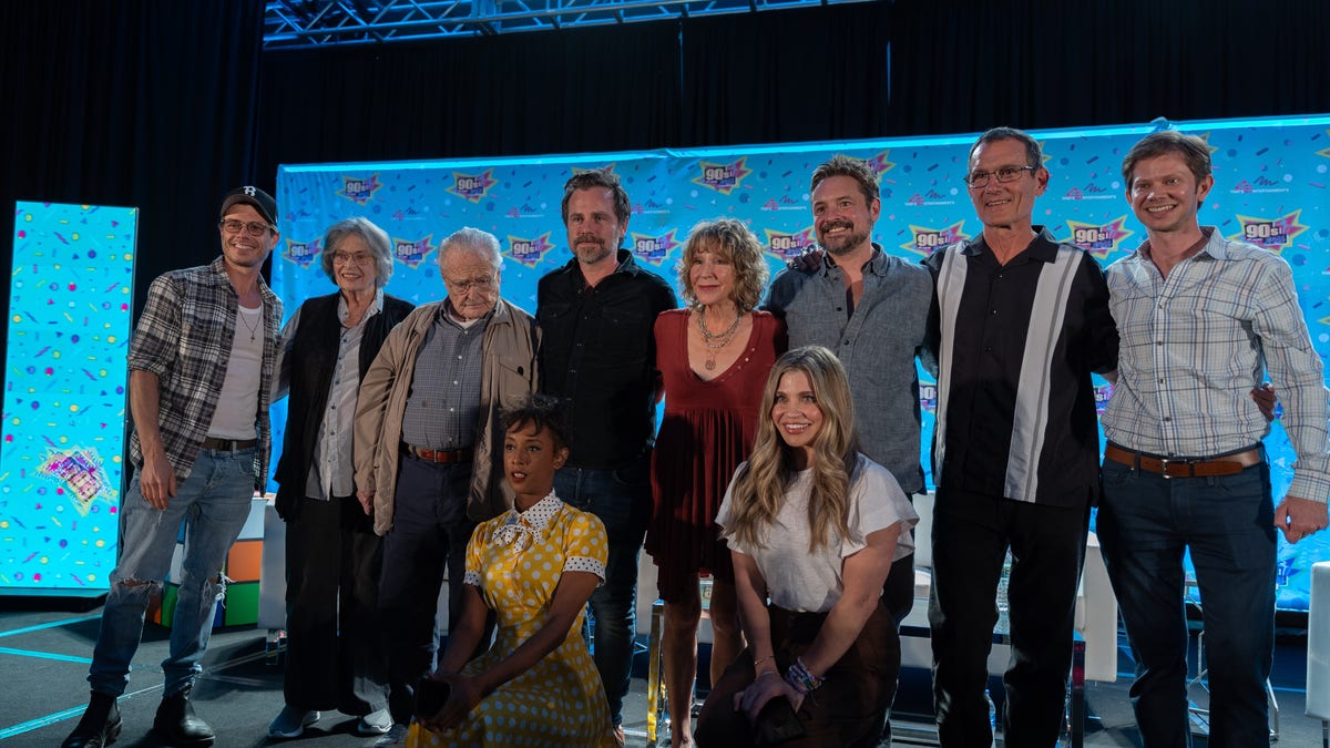 The cast of Boy Meets World poses together onstage at 90s Con