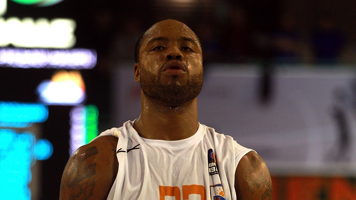 Brandon Hunter looks to shoot free throw