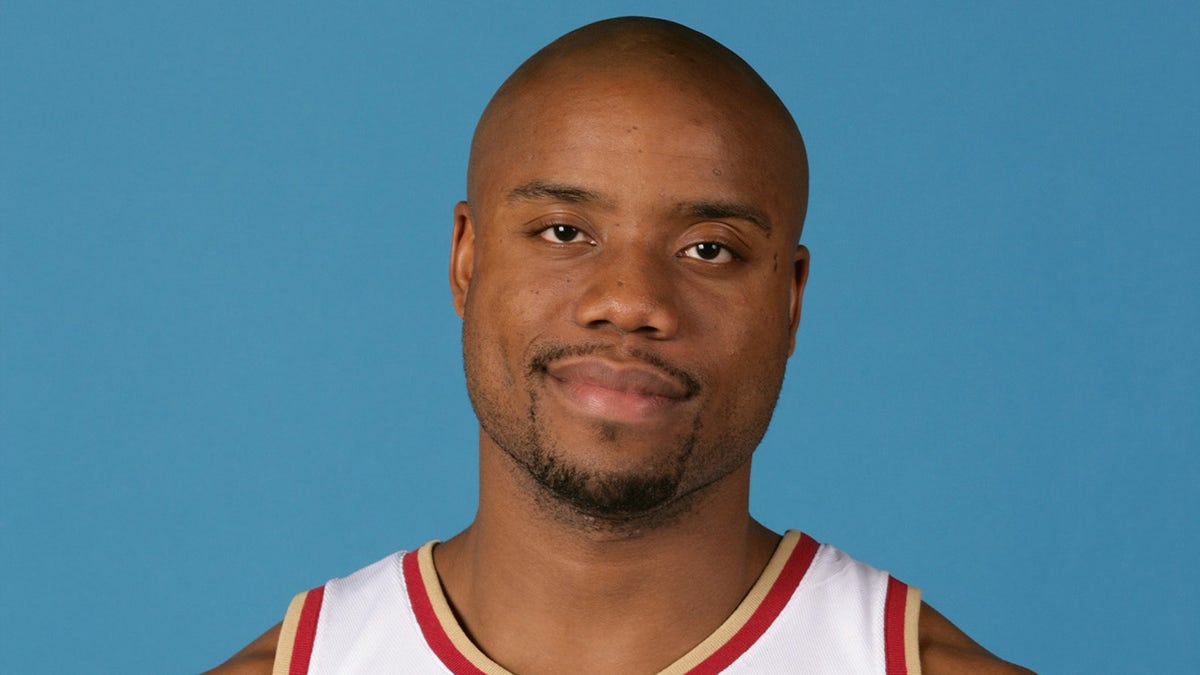 Brandon Hunter poses for picture