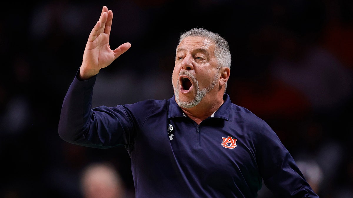 Bruce Pearl vs Iowa