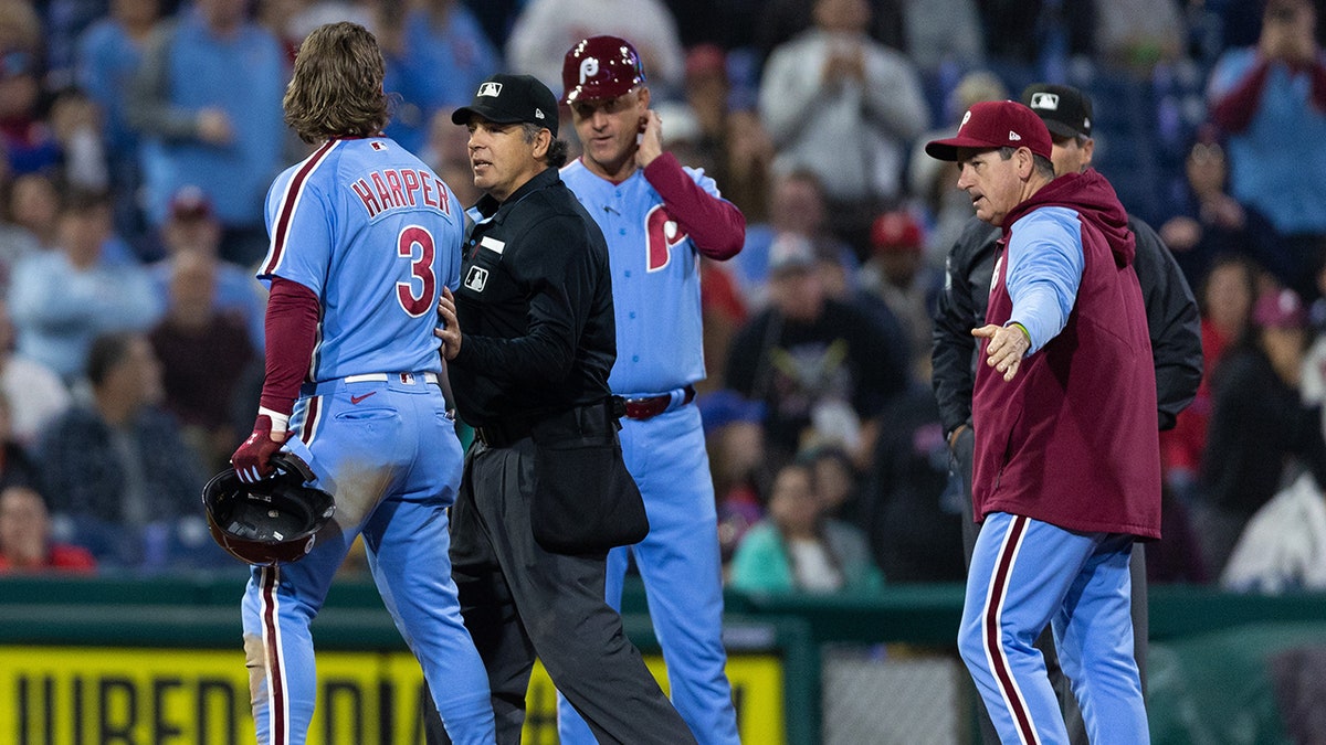 Bryce Harper argues with Angel Hernandez