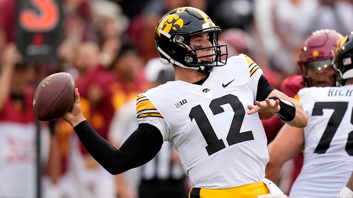 NEWS FLASH: The Ohio State Buckeyes have signed Iowa Hawkeyes' only major player