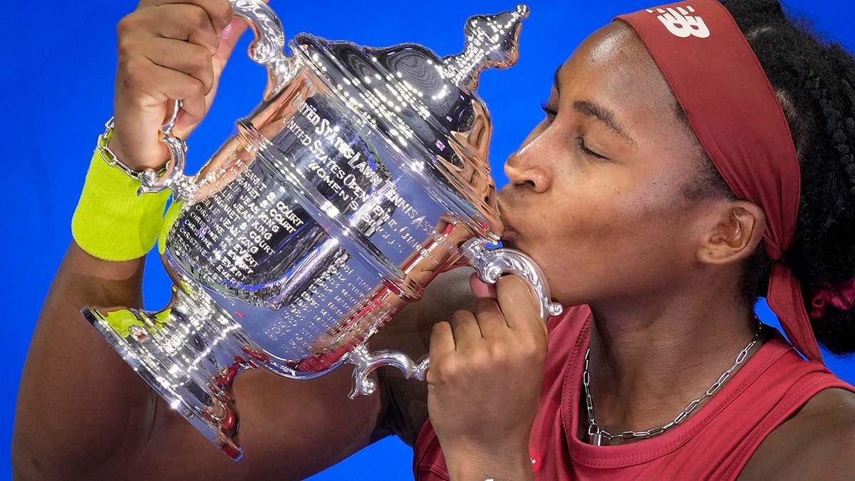 Coco Gauff kisses the trophy