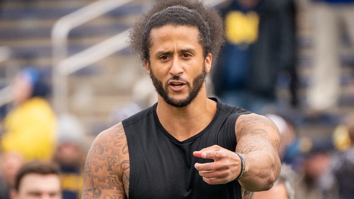 Colin Kaepernick works out