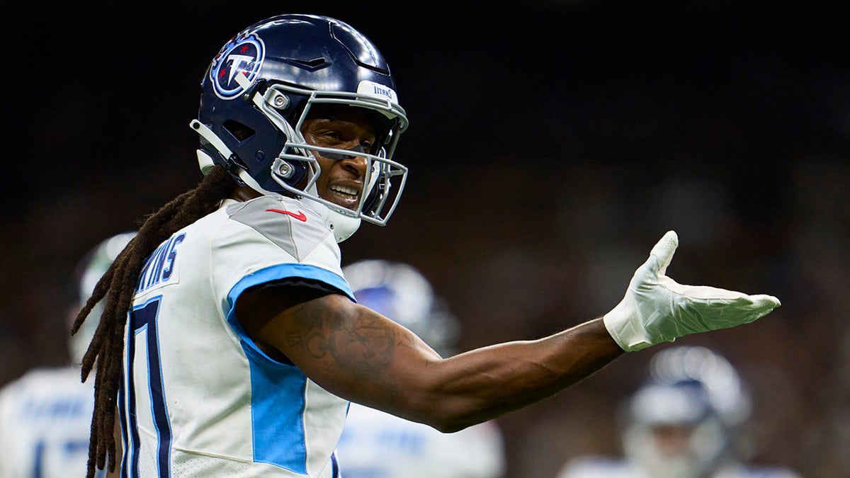 DeAndre Hopkins complains about call