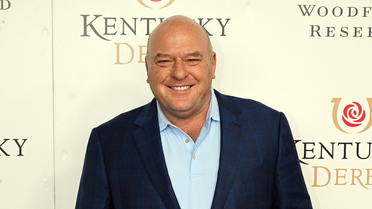 Dean Norris smiles on red carpet