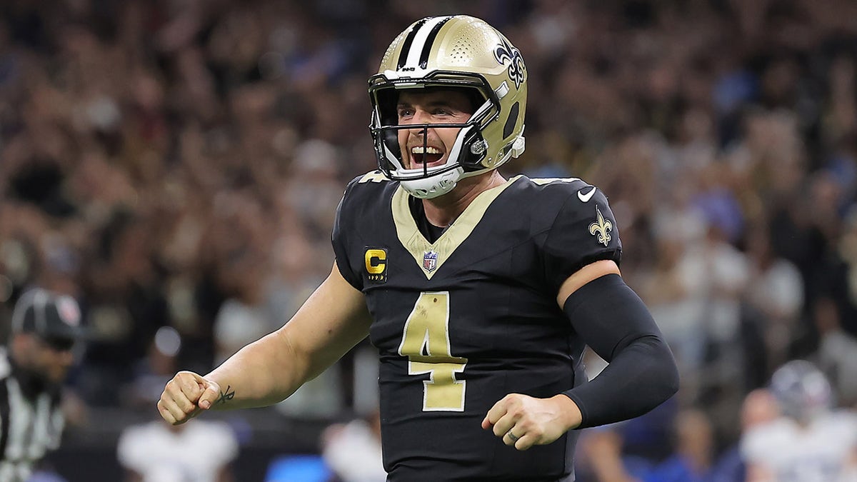 Saints Hold Off Titans' Comeback To Begin Derek Carr Era With A Win ...