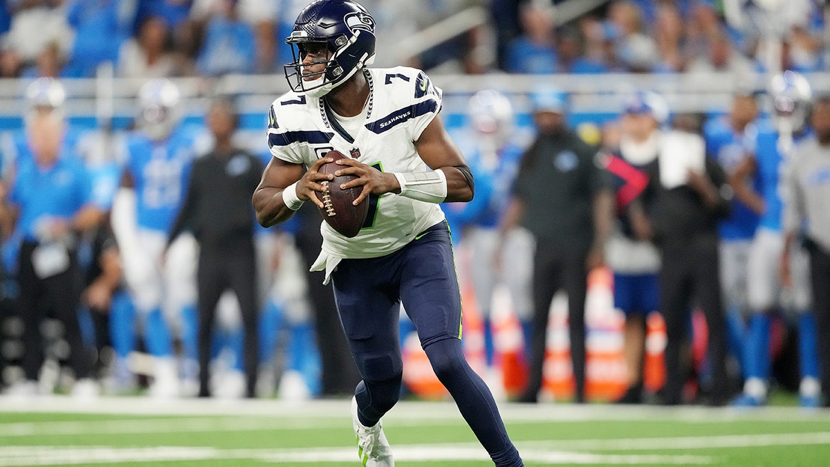 Geno Smith scrambles