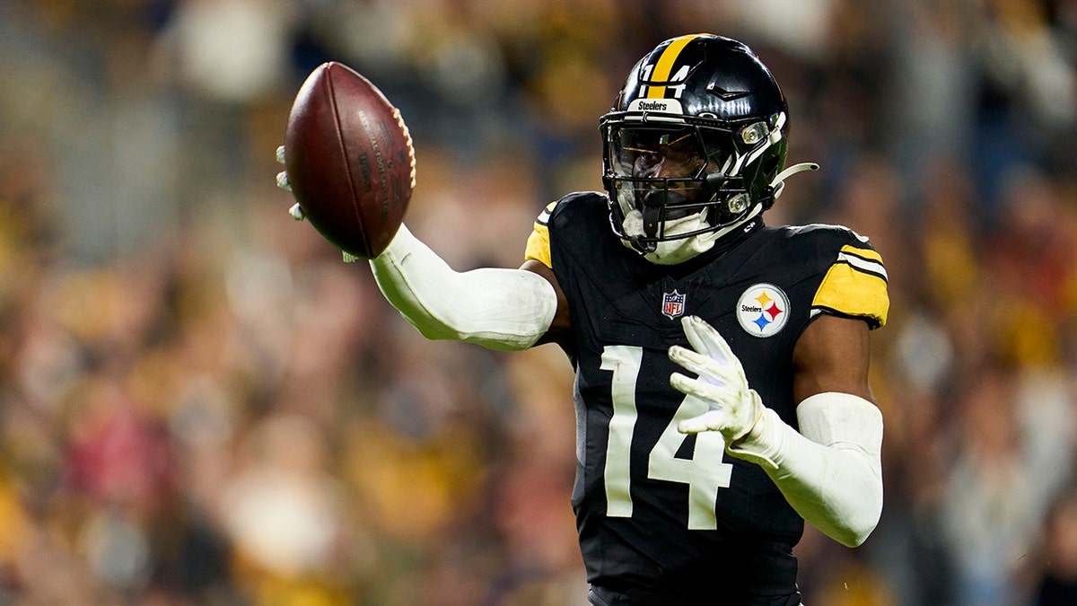 Steelers force Browns to crumble in fourth quarter to pick up