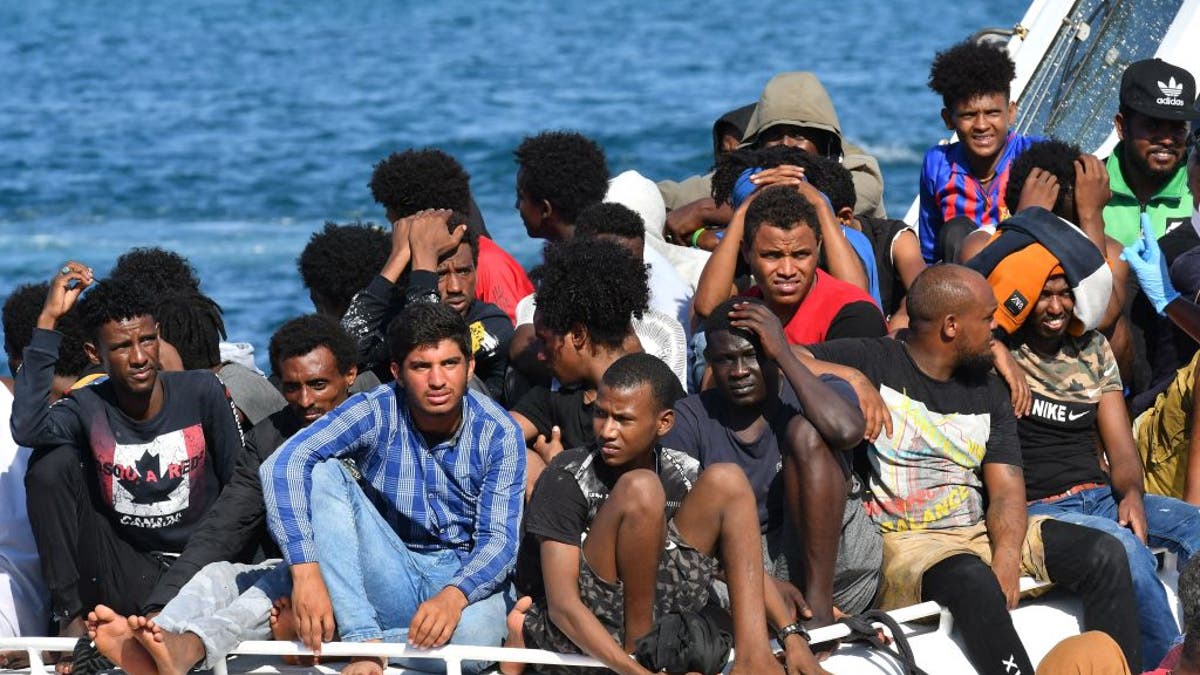 Migrants take boat to Italy