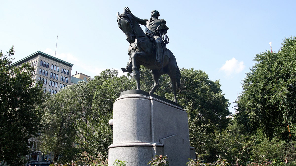 Washington statue in NYC