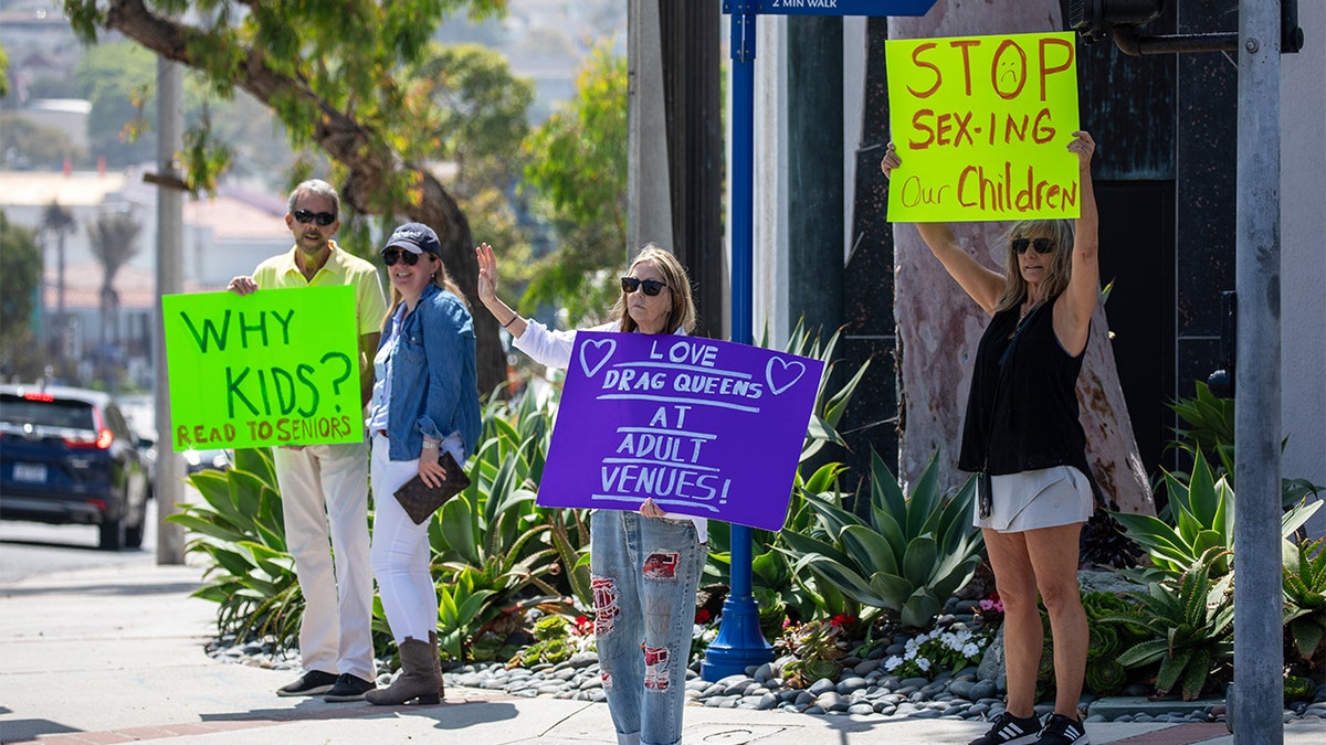 drag queen story hour protest