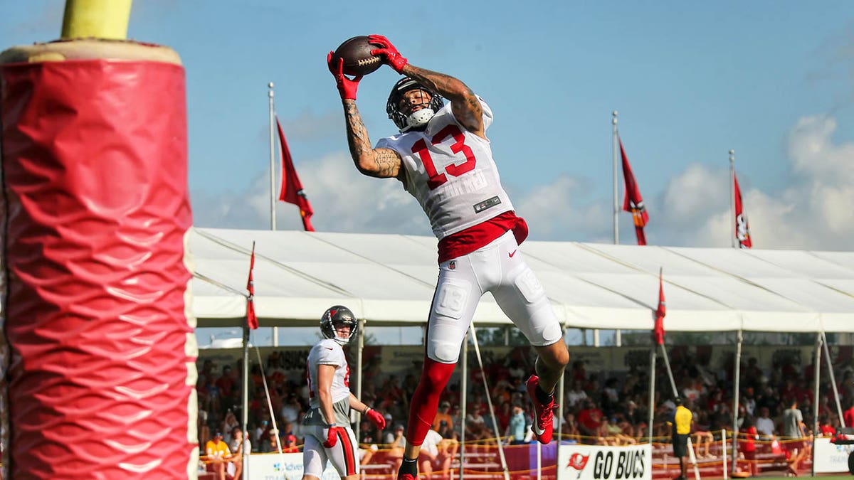 Mike Evans catches a pass during training camp
