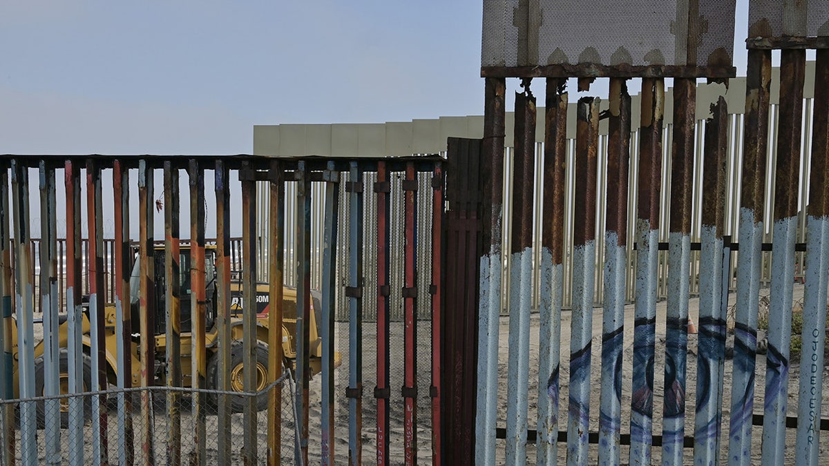 San Diego border construction