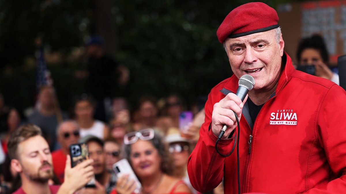 Sliwa speaks to protesters at migrant rally