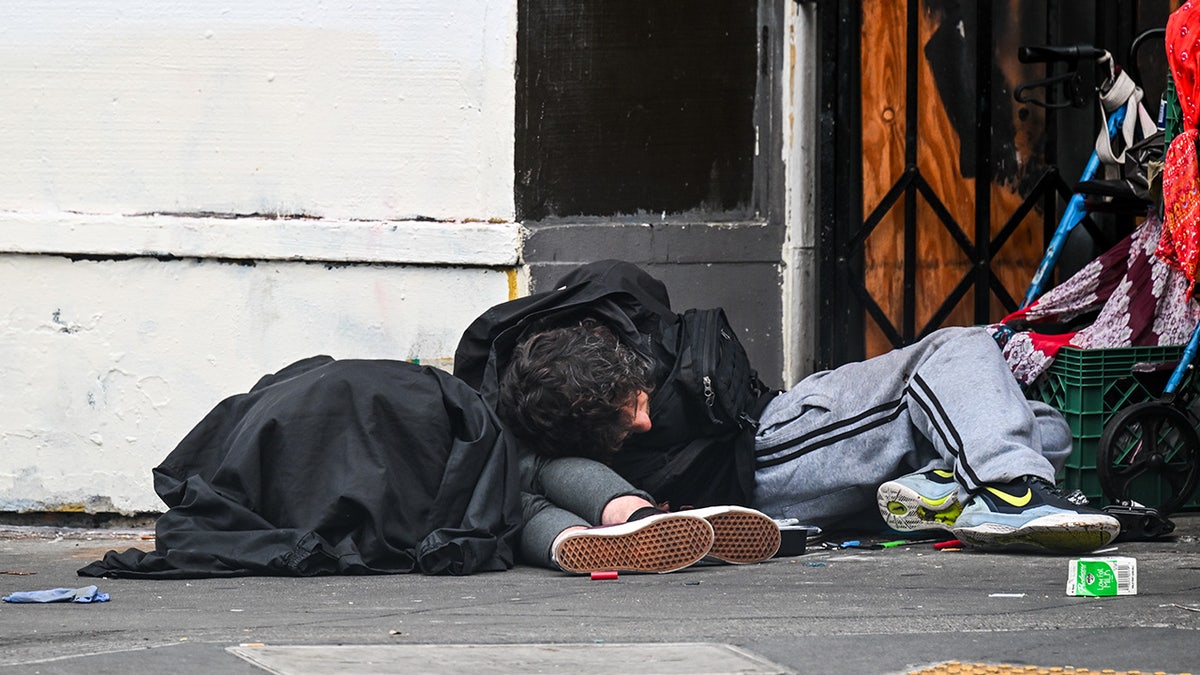 San Francisco homeless people sleep on streets