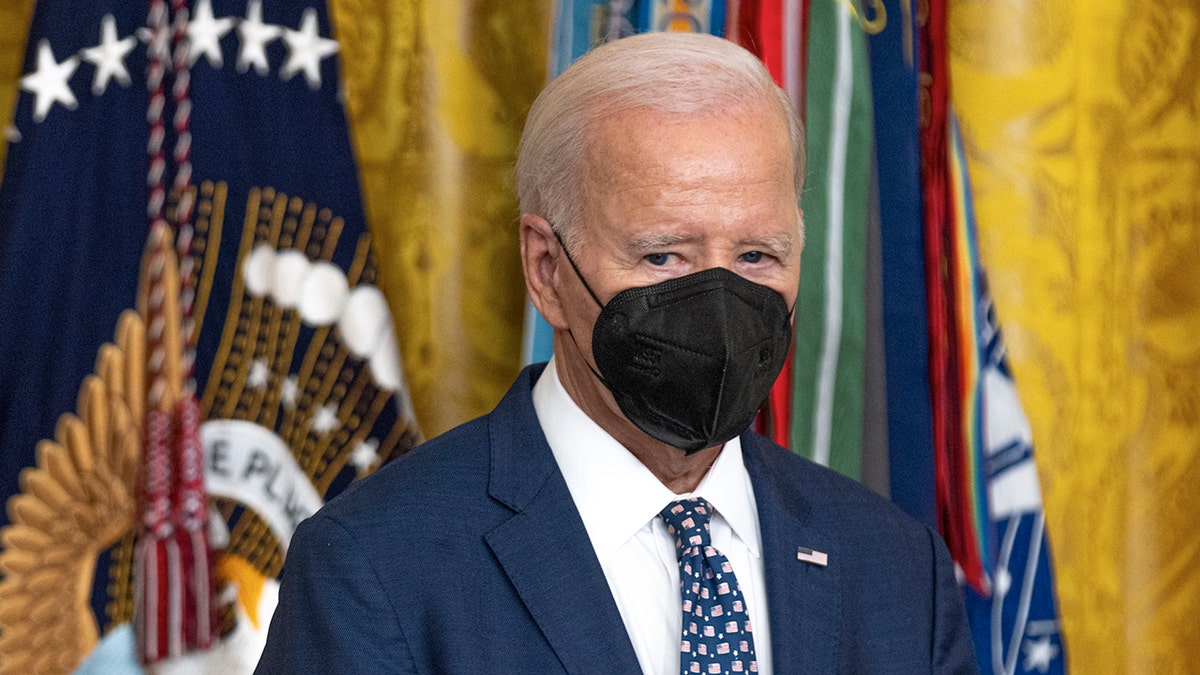 Biden wearing a mask