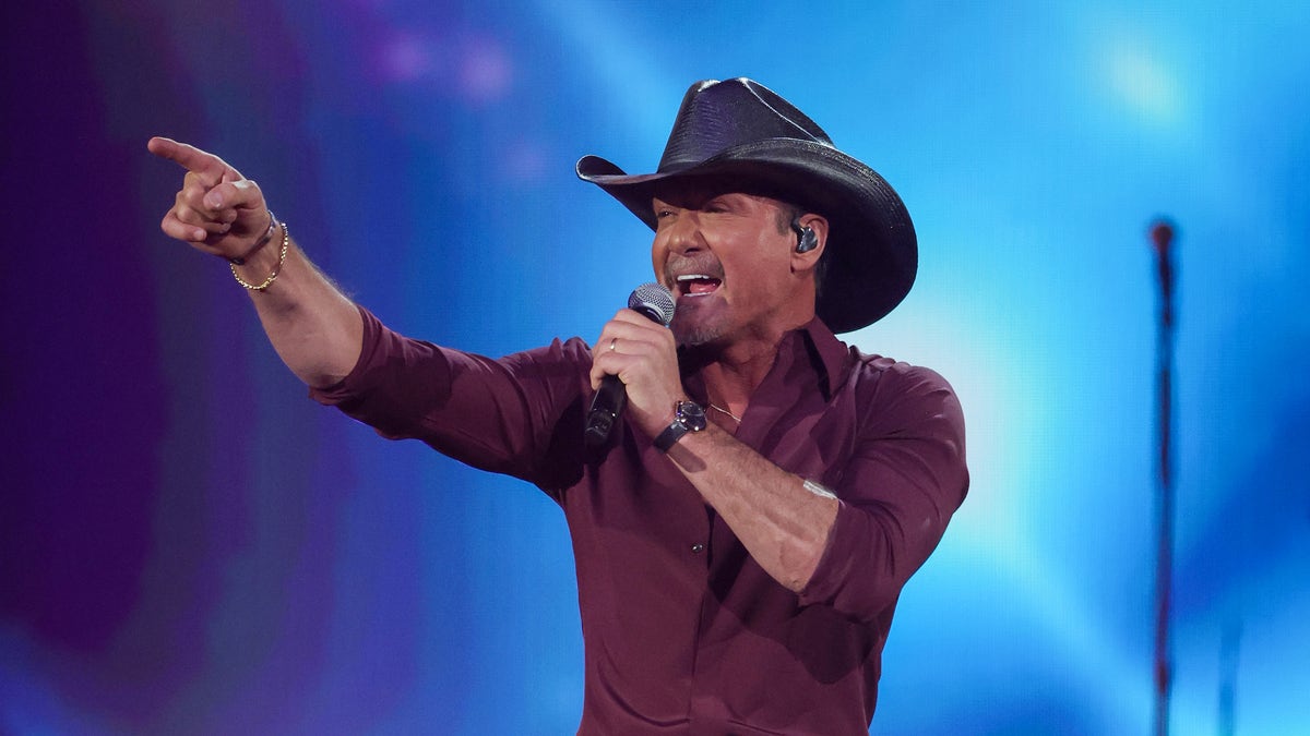 Tim McGraw performance