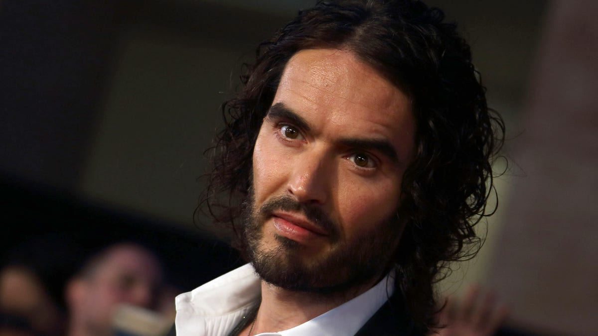 close up of Russell Brand red carpet