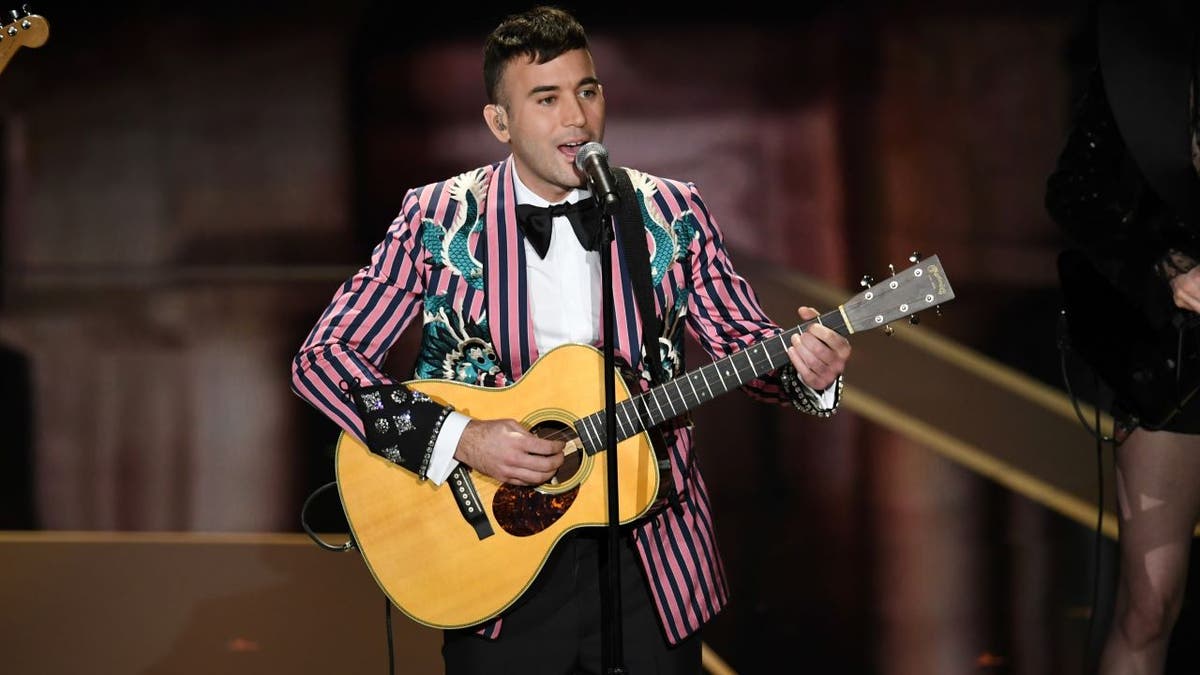 Sufjan Stevens singing at Oscars ceremony