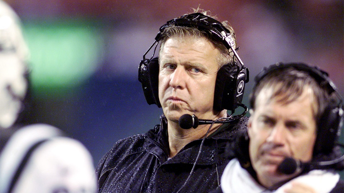 Bill Parcells coaches the Jets