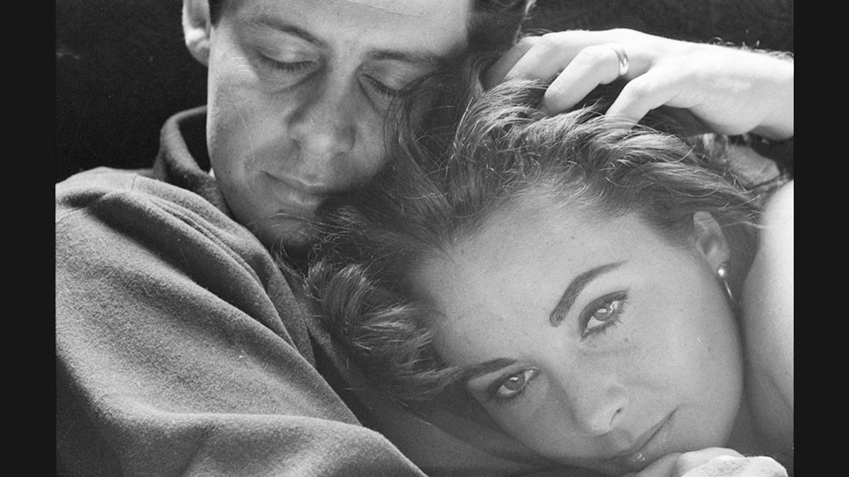 Close up of Eddie Fisher embracing Elizabeth Taylor