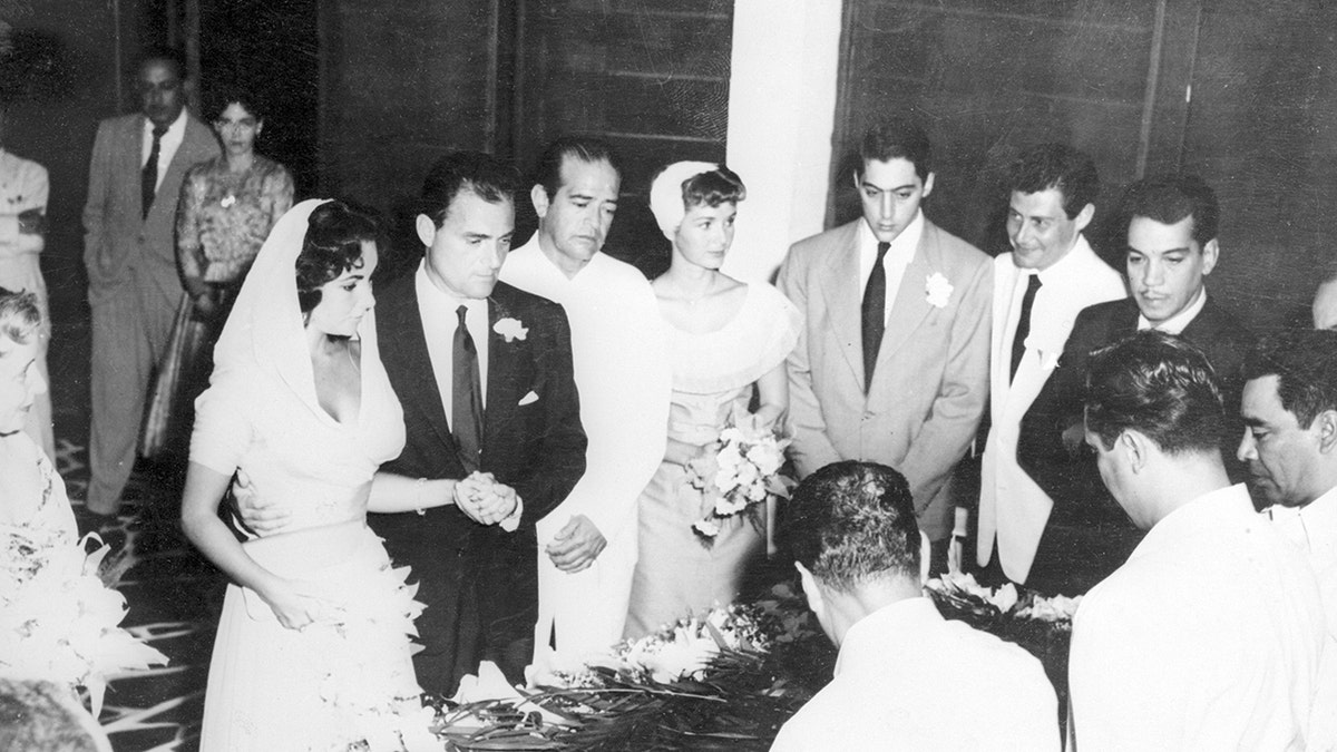 Elizabeth Taylor and Mike Todd getting married