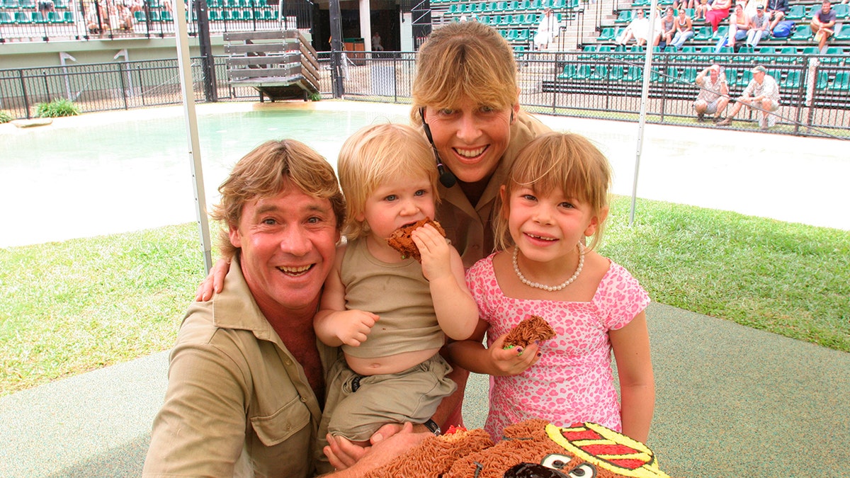 Steve Irwin, Terri Irwin, Bindi Irwin and Robert Irwin pose together