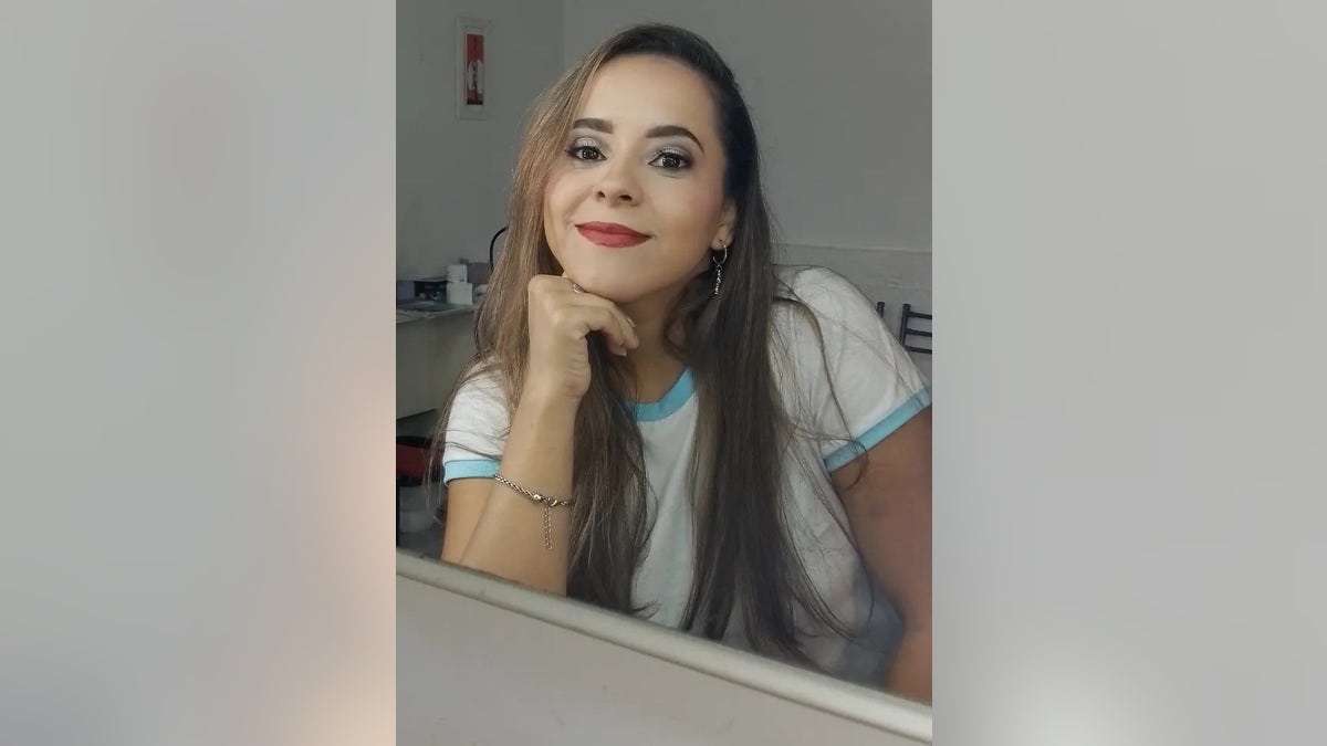 Cop allegedly kills ex-girlfriend with service gun after promising ‘no one’ else could have her Cop allegedly kills ex-girlfriend with service gun after promising ‘no one’ else could have her