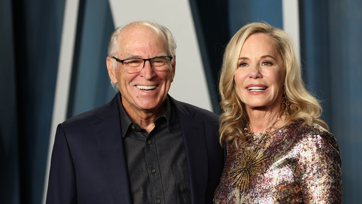 Jimmy Buffett and wife Jane Buffett on red carpet