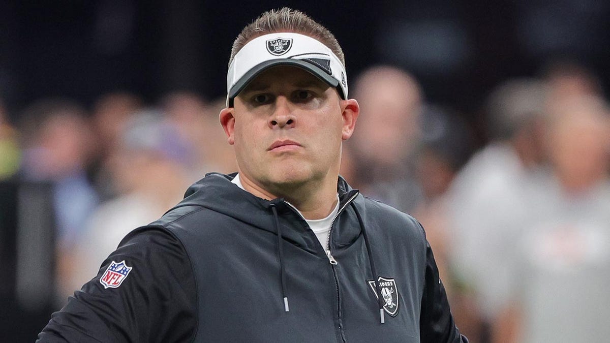 Raiders' Josh McDaniels has funny message for Tom Brady