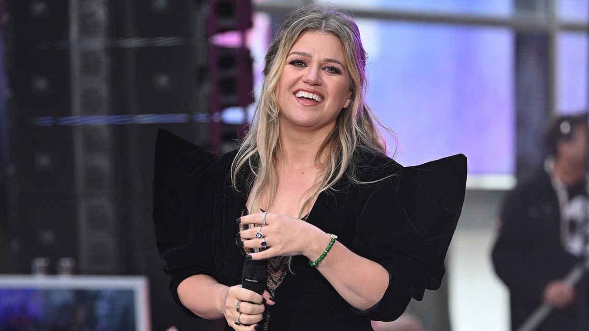Kelly Clarkson smiling onstage