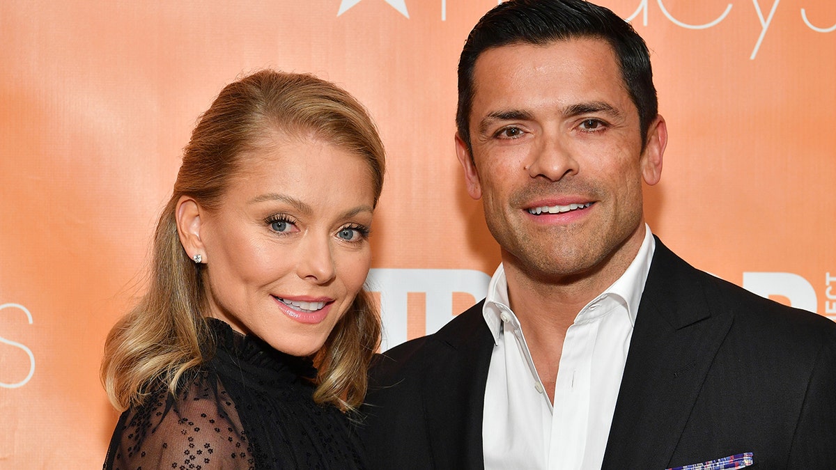 Kelly Ripa and Mark Consuelos smiling together