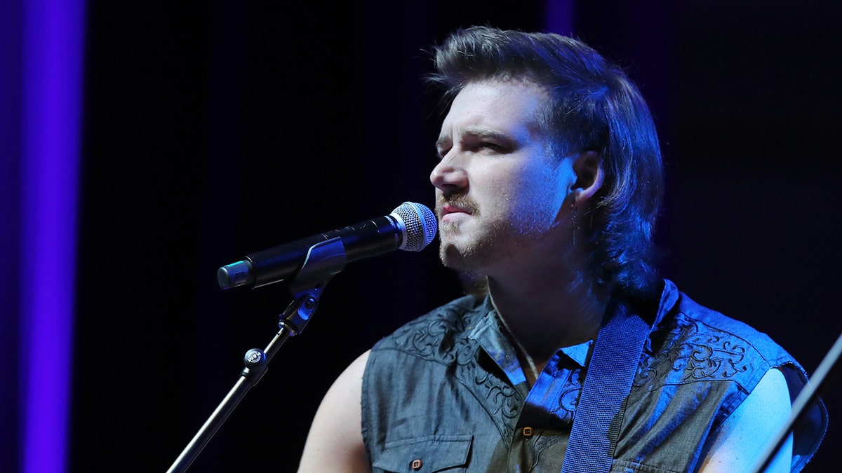 Morgan Wallen singing