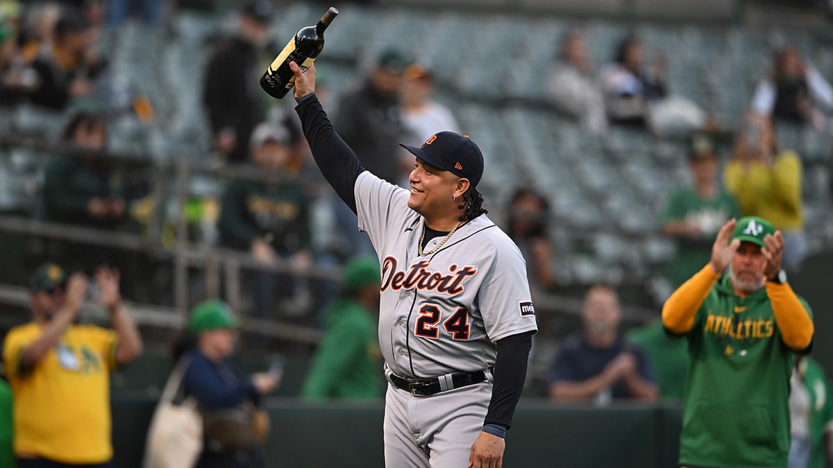 Miguel Cabrera has family filled day for legend's last MLB game