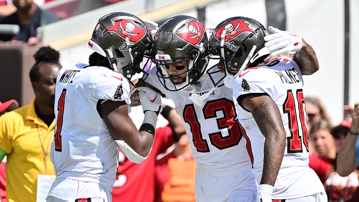 Mike Evans celebrates touchdown